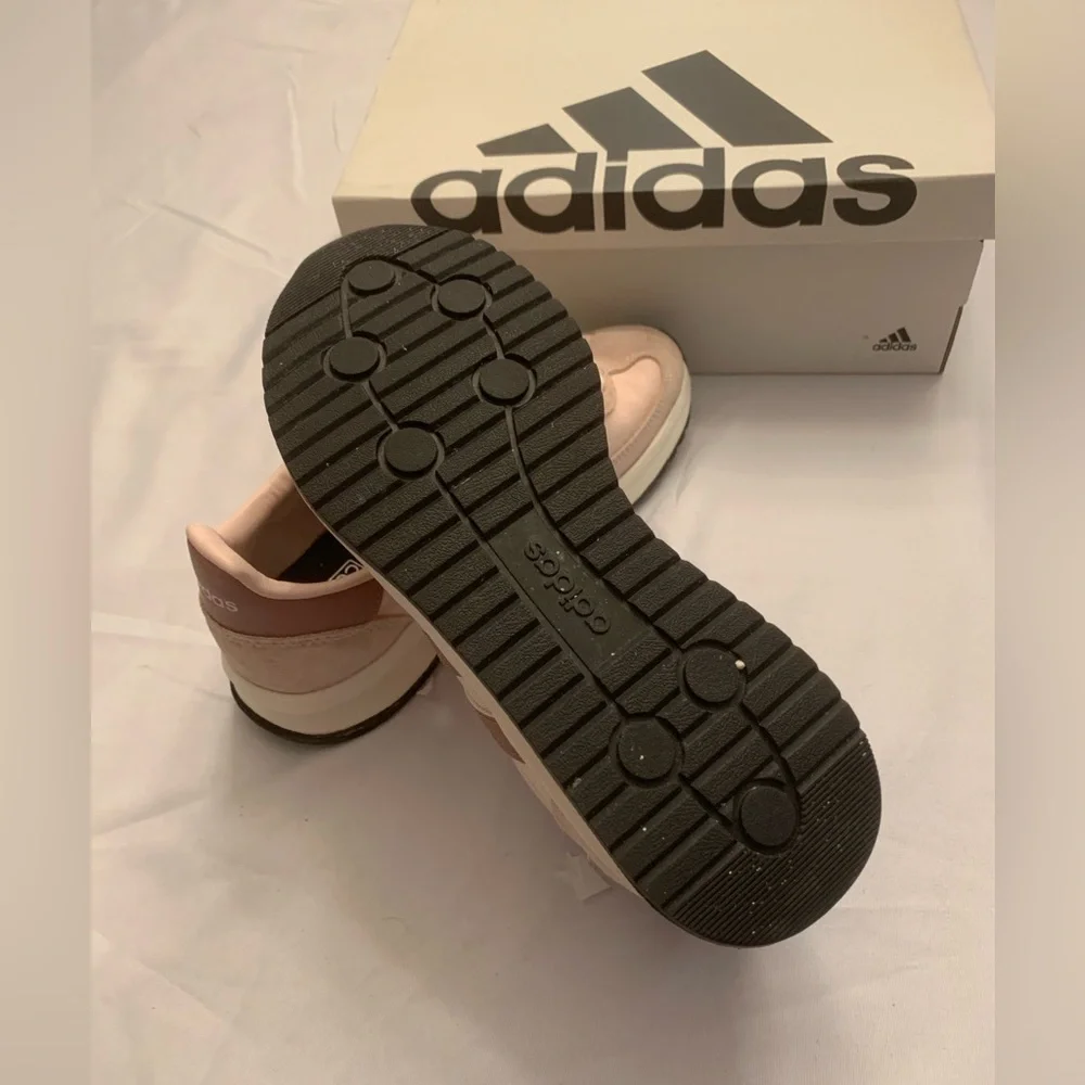 NWOT Adidas Women's Light Pink Cloudfoam Sneakers